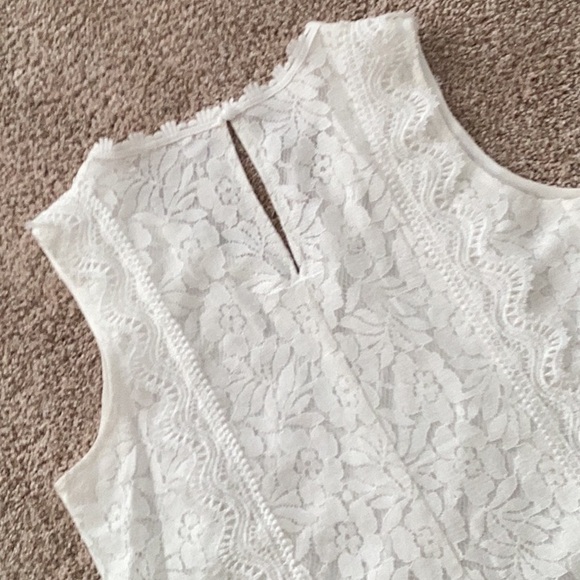 WHITE LACE TANK SIZE SMALL - Picture 3 of 4